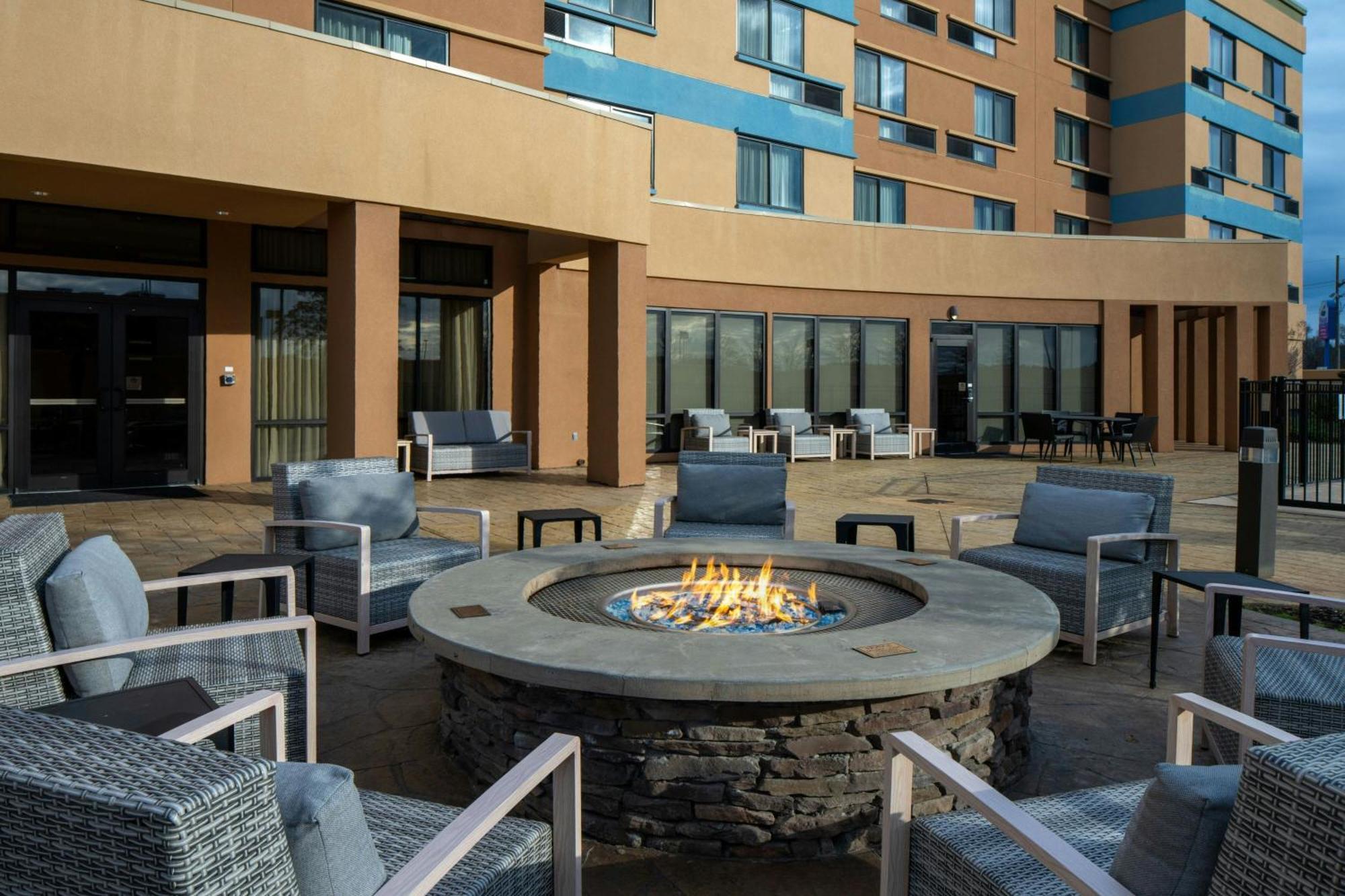 מלון Courtyard By Marriott Jackson Airport/פרל מראה חיצוני תמונה