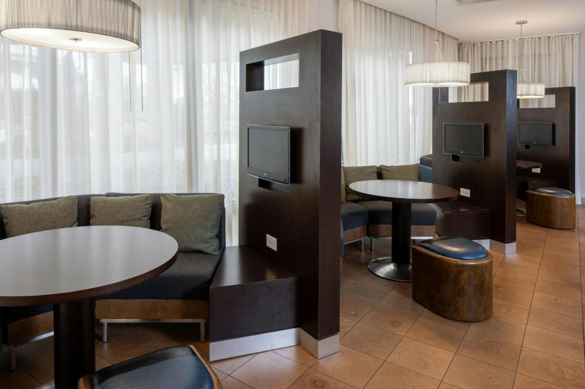 מלון Courtyard By Marriott Jackson Airport/פרל מראה חיצוני תמונה